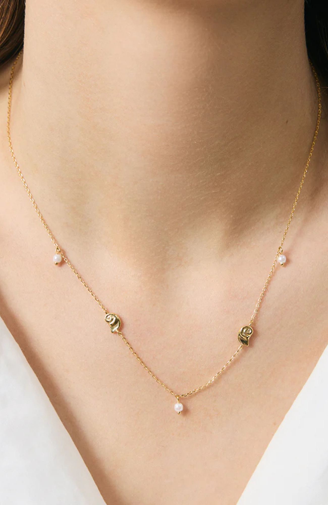 Shell and Pearl Necklace Gold