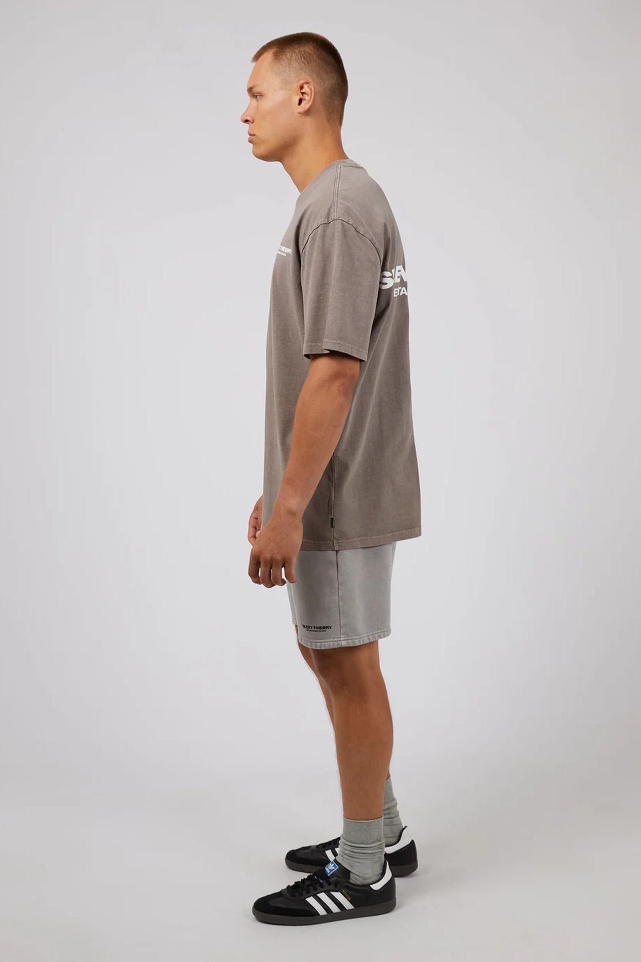 Essential Theory Short Grey