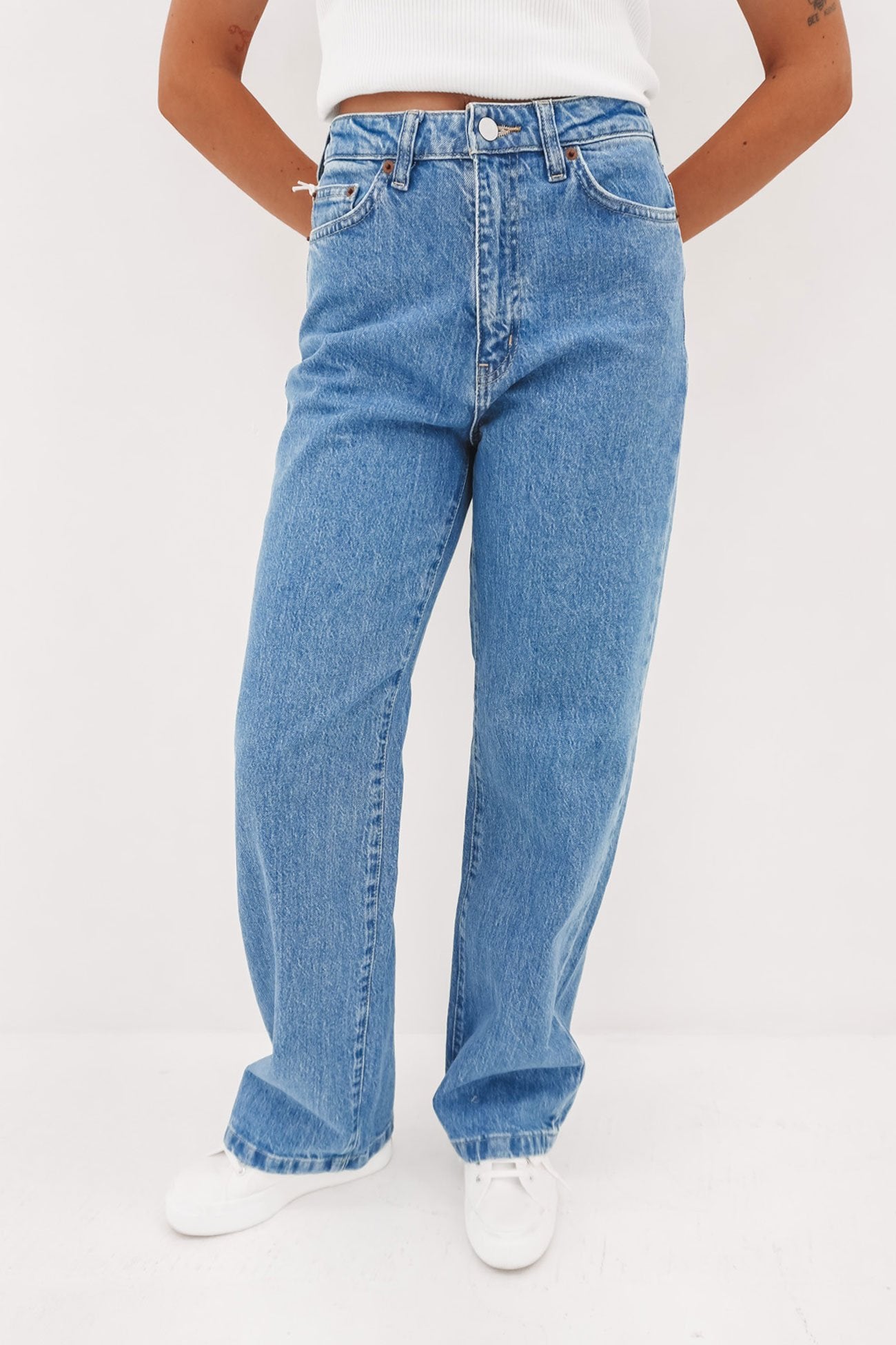 Hi Wide Jean Worn In Blue