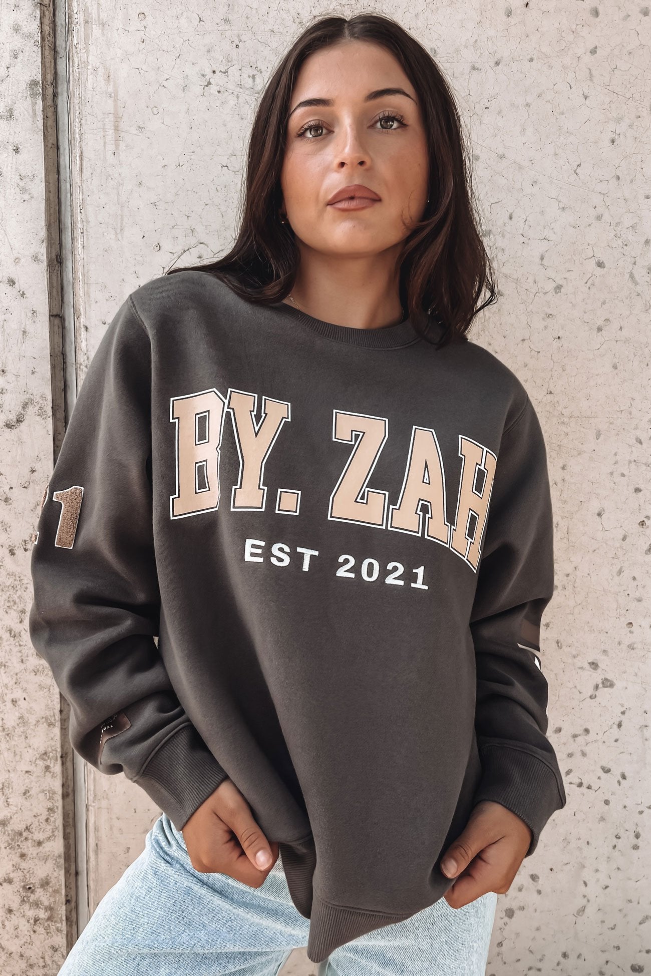 Kendall Oversized Logo Crew Charcoal