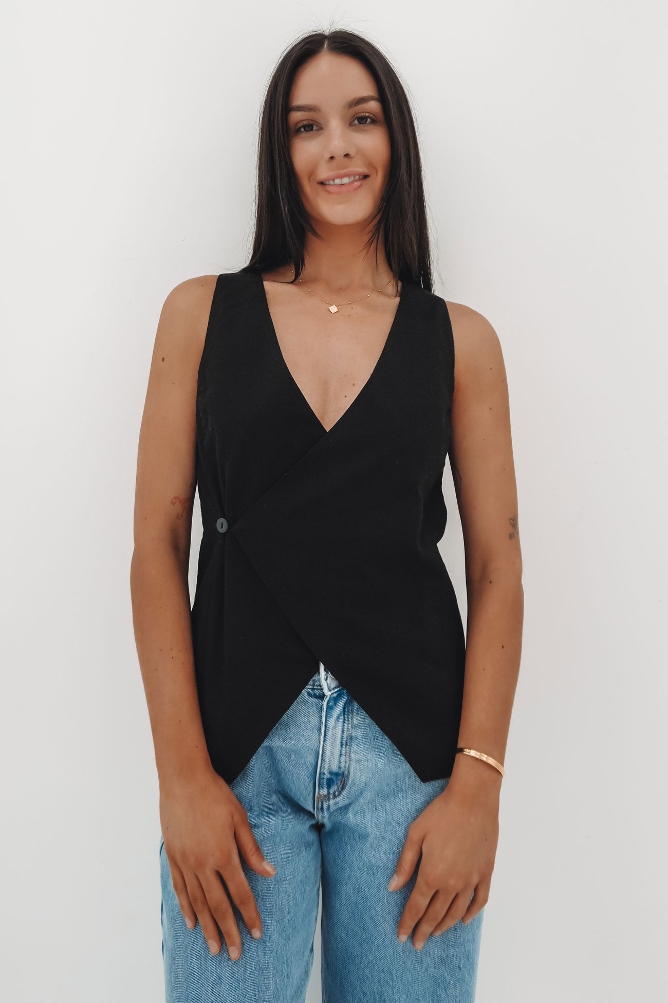 Willa Vest Black