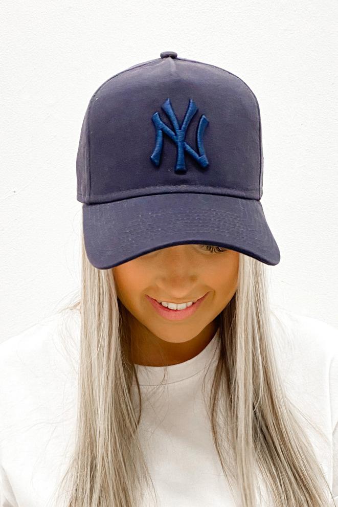New Era - New York Yankees Womens Metallic Logo 9FORTY Adjustable C