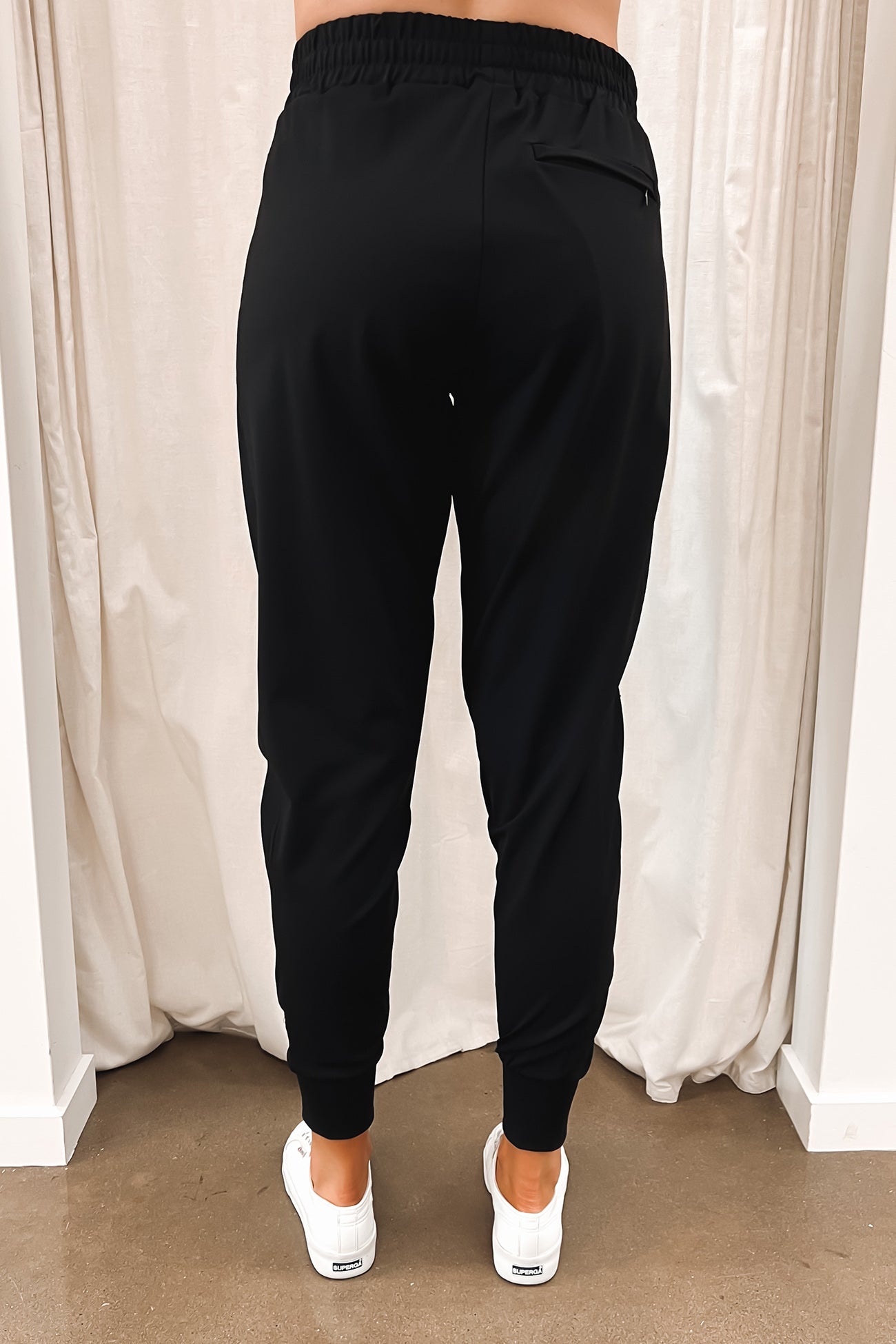 Cara Travel Jogger Black