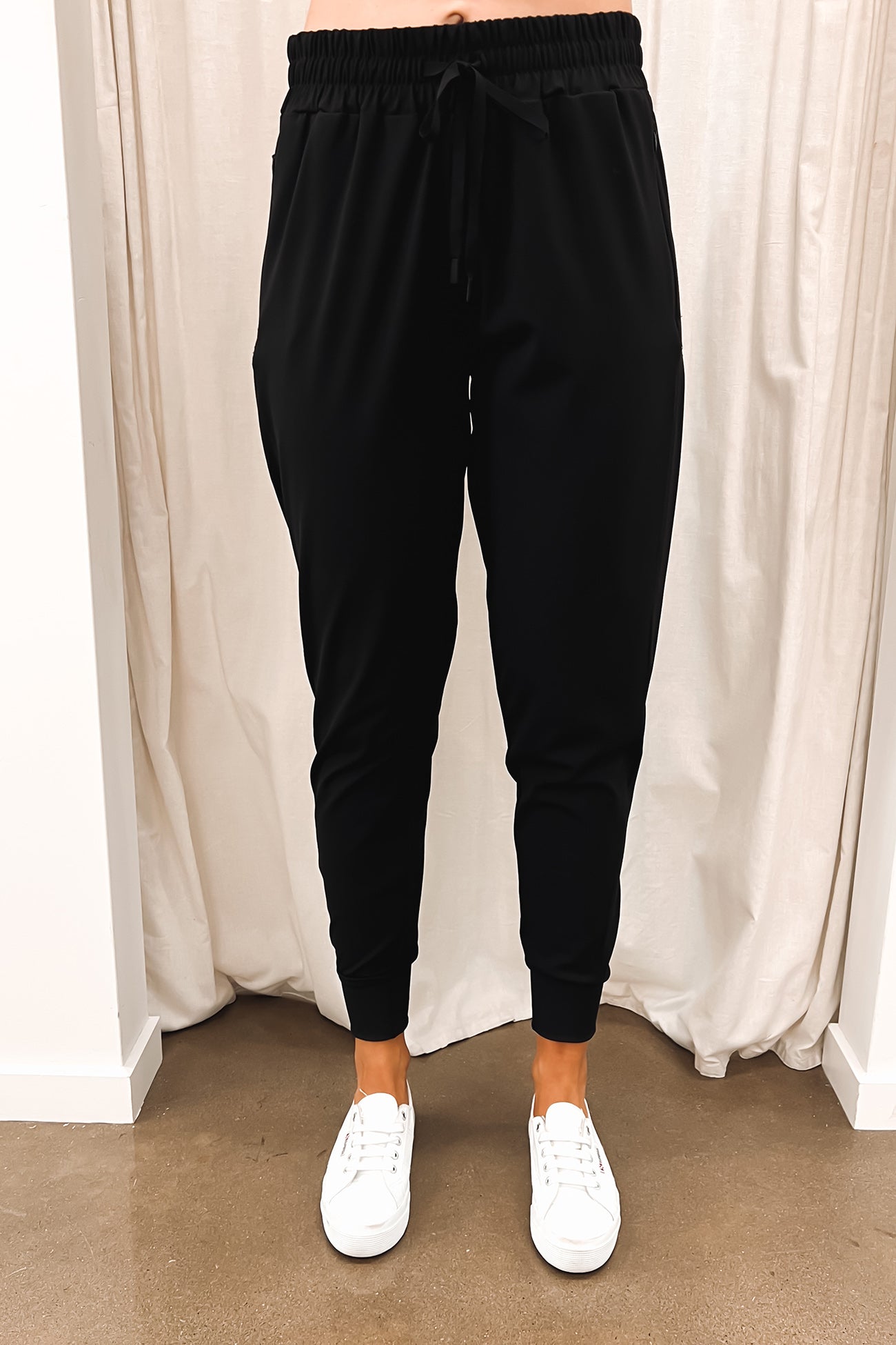 Cara Travel Jogger Black