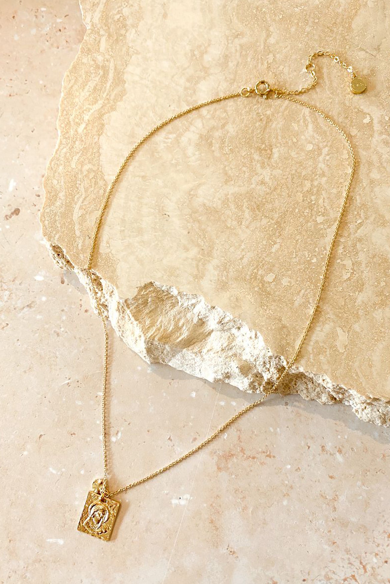 Chloe Necklace Gold