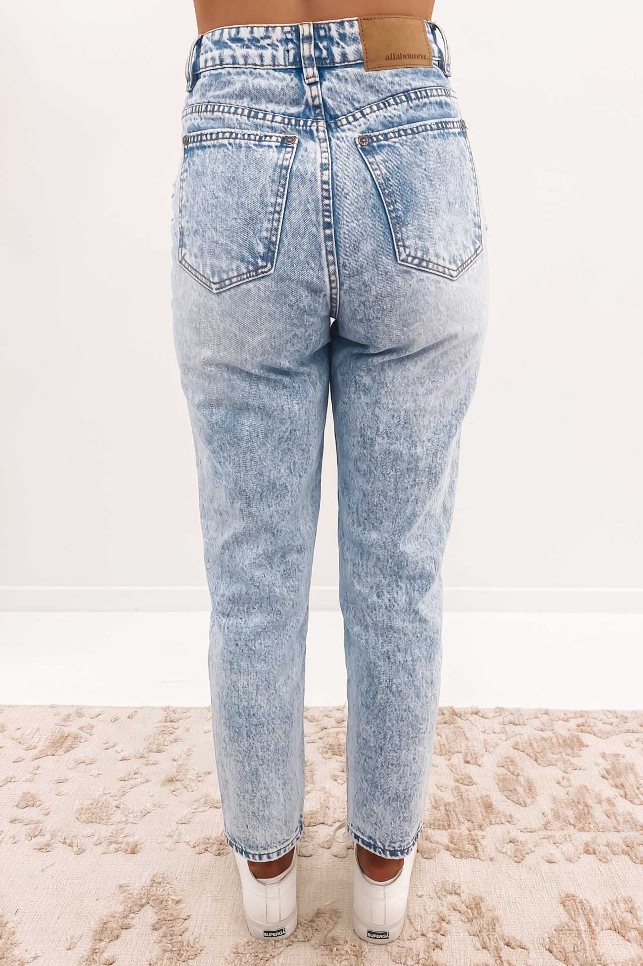 Ellen Mom Jean Light Blue