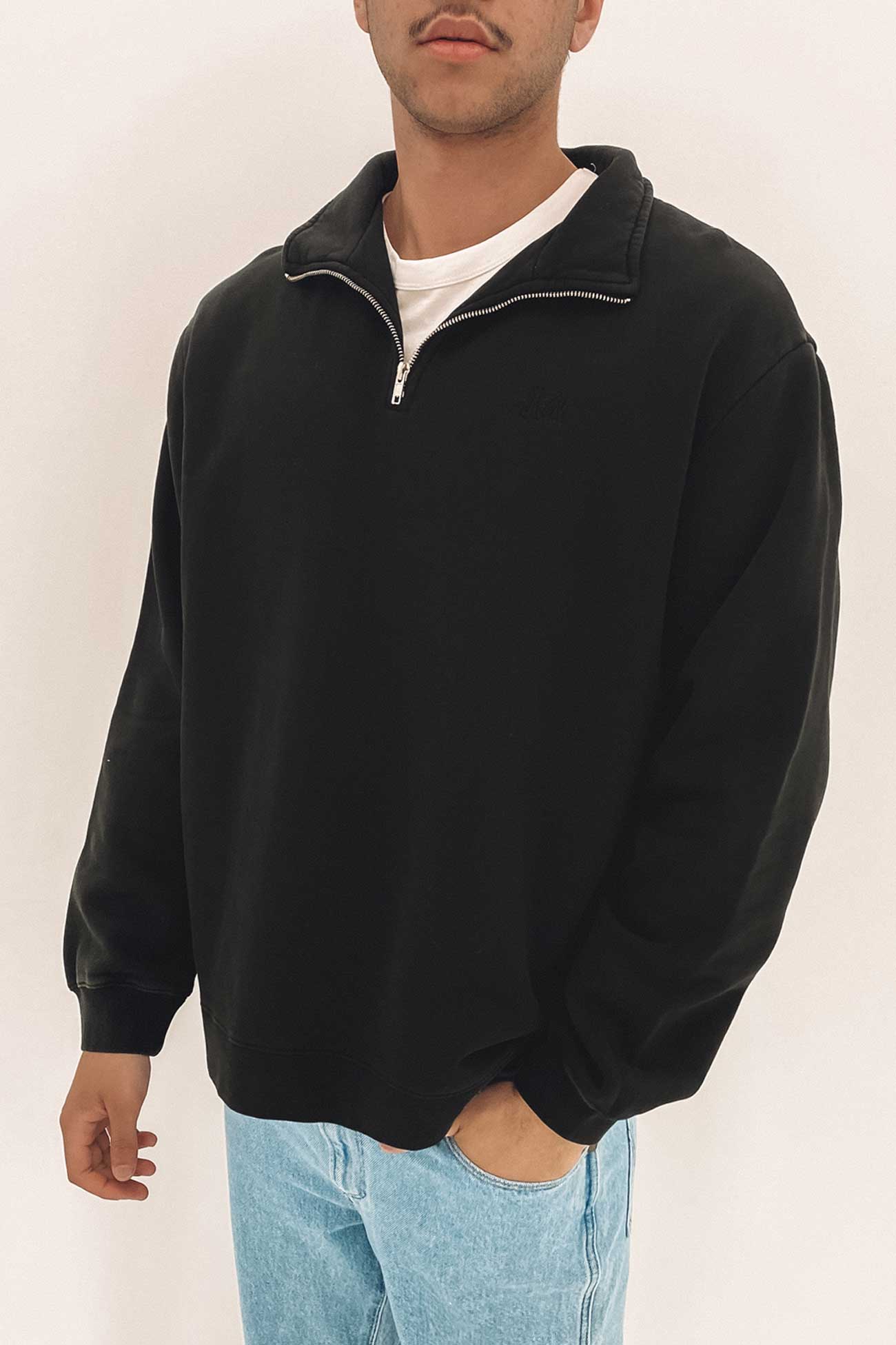 Graffiti 1/4 Zip Crew Pigment Black