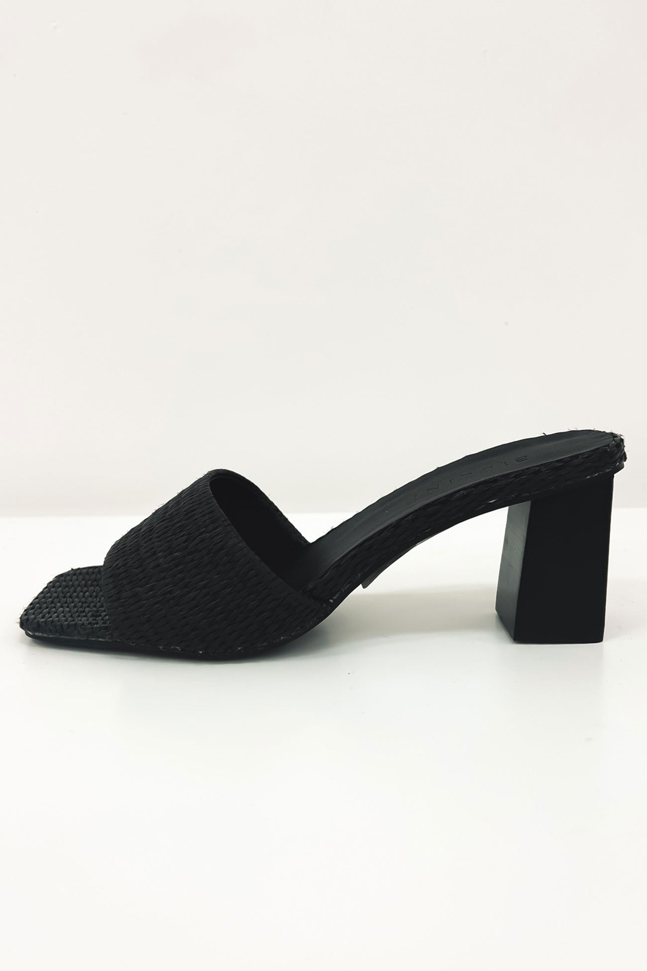 Ukko Heel Black Raffia