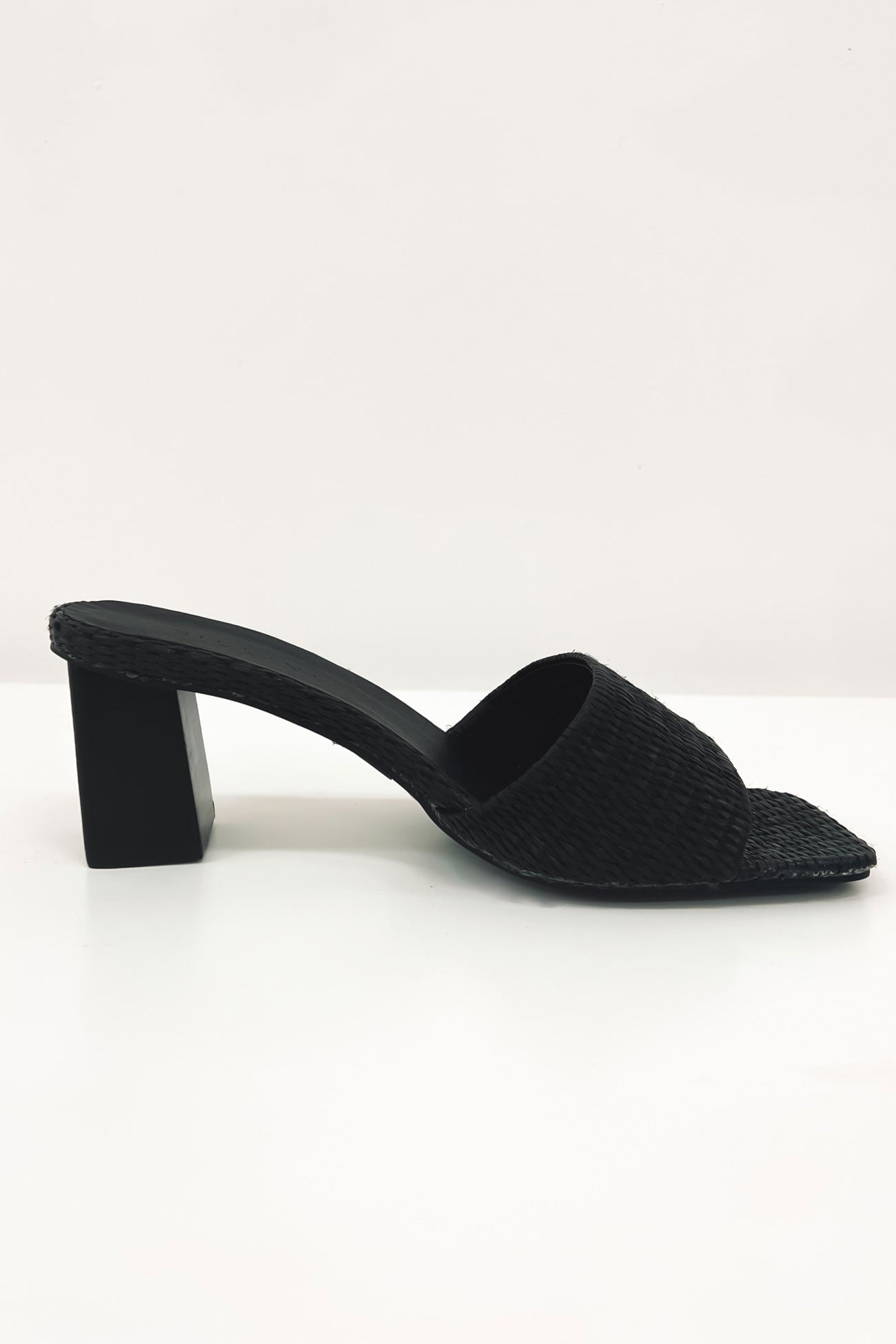 Ukko Heel Black Raffia