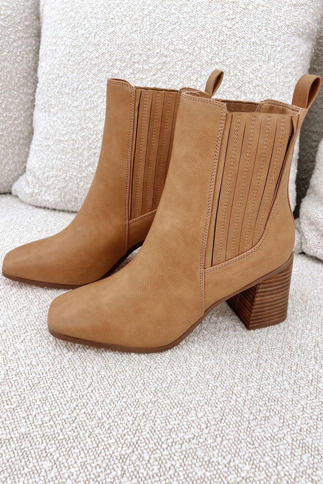 Limber Chelsea Ankle Boot Caramel Softee