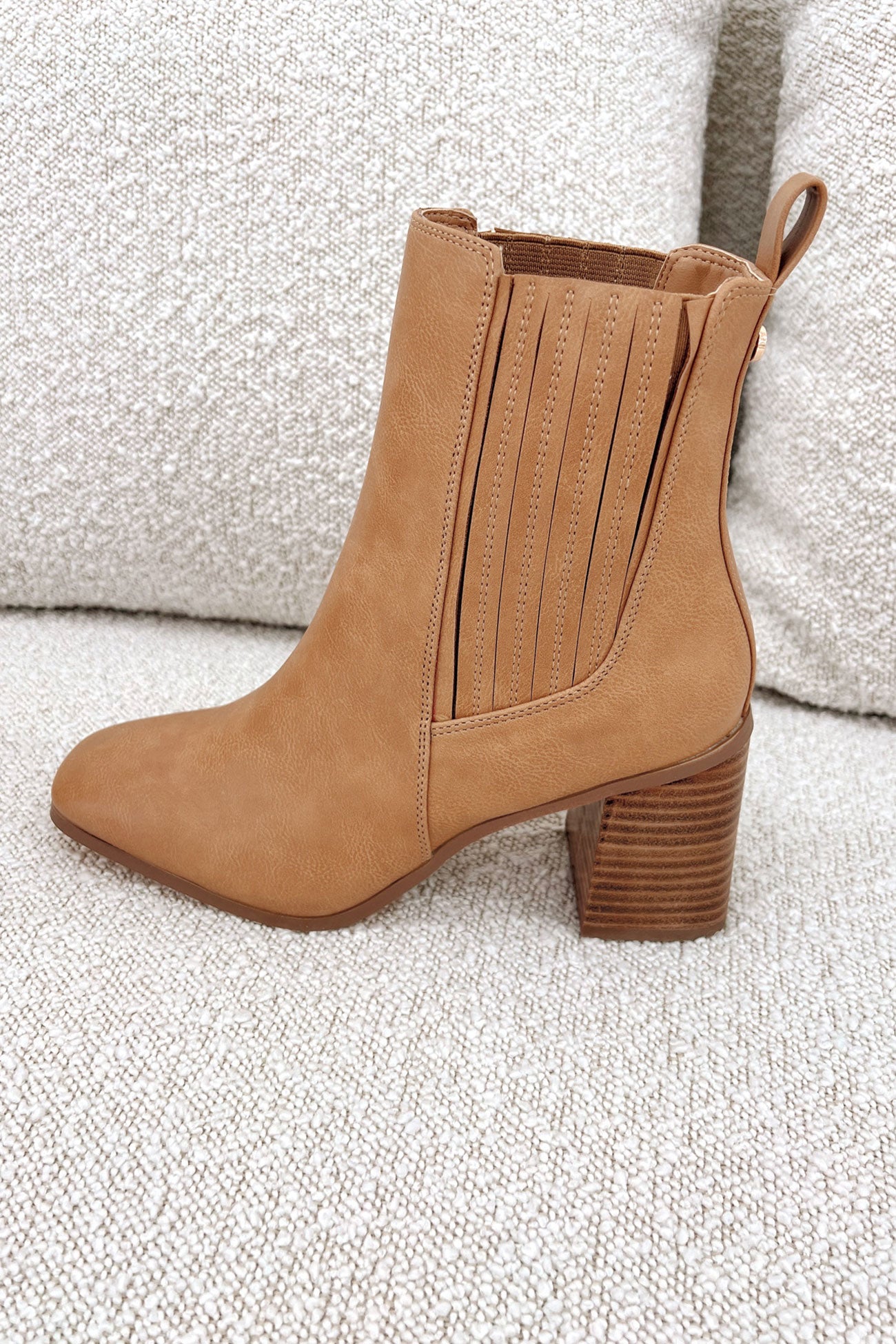 Limber Chelsea Ankle Boot Caramel Softee