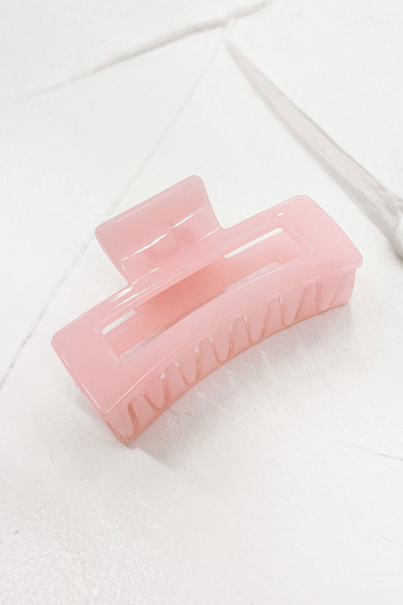 Camila Claw Clip Baby Pink