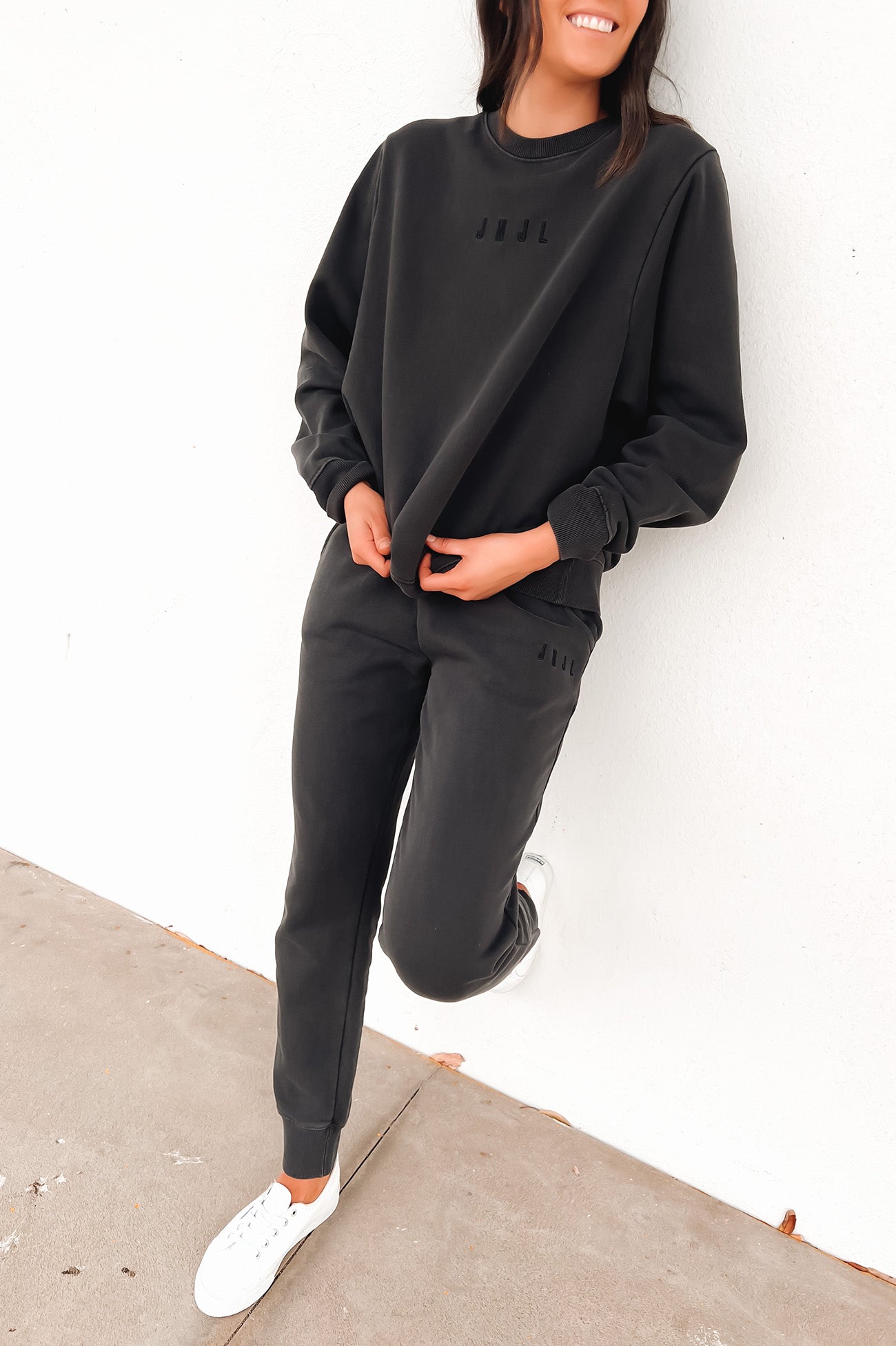 JNJL Essential Crew Washed Black