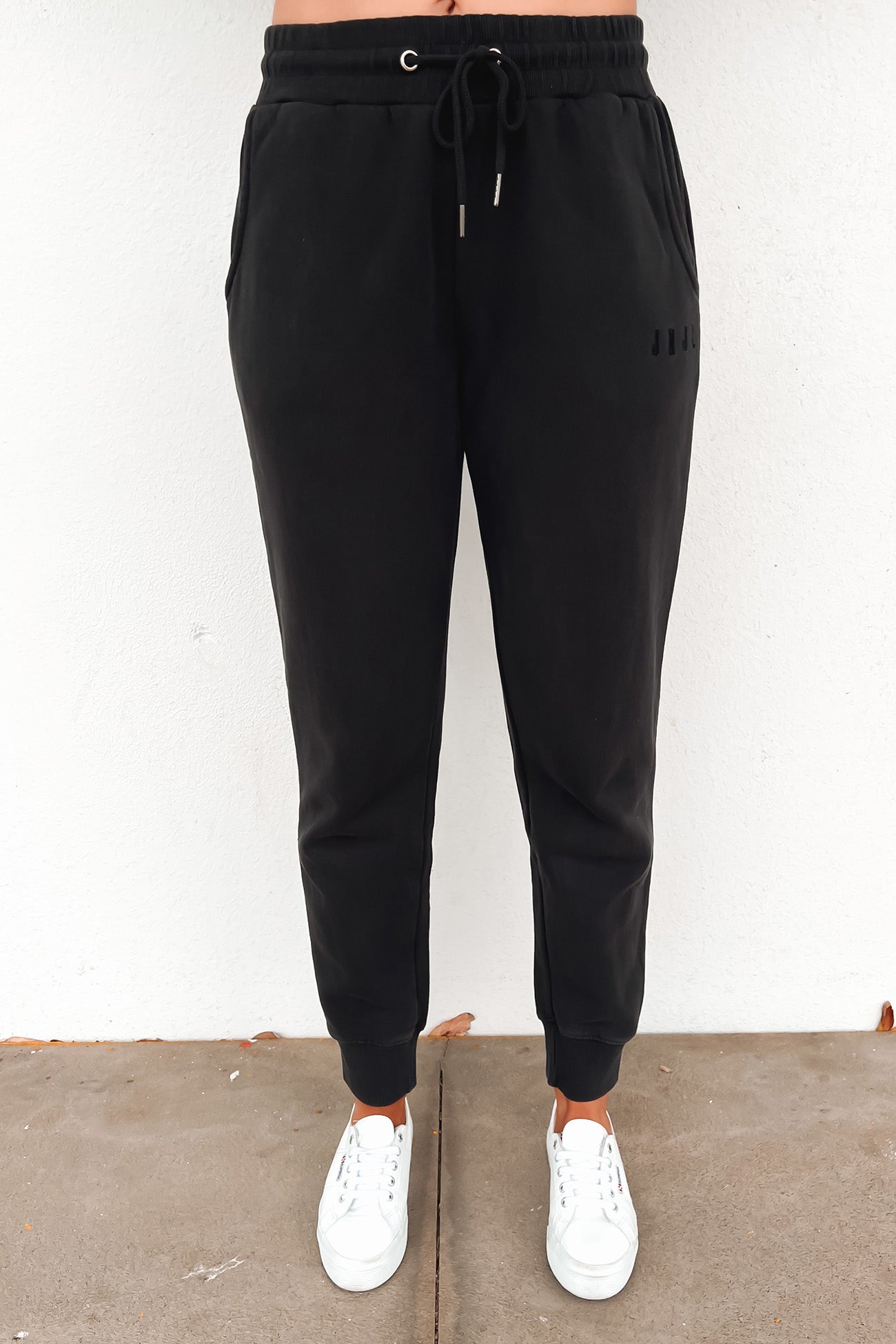 JNJL Essential Trackpant Washed Black