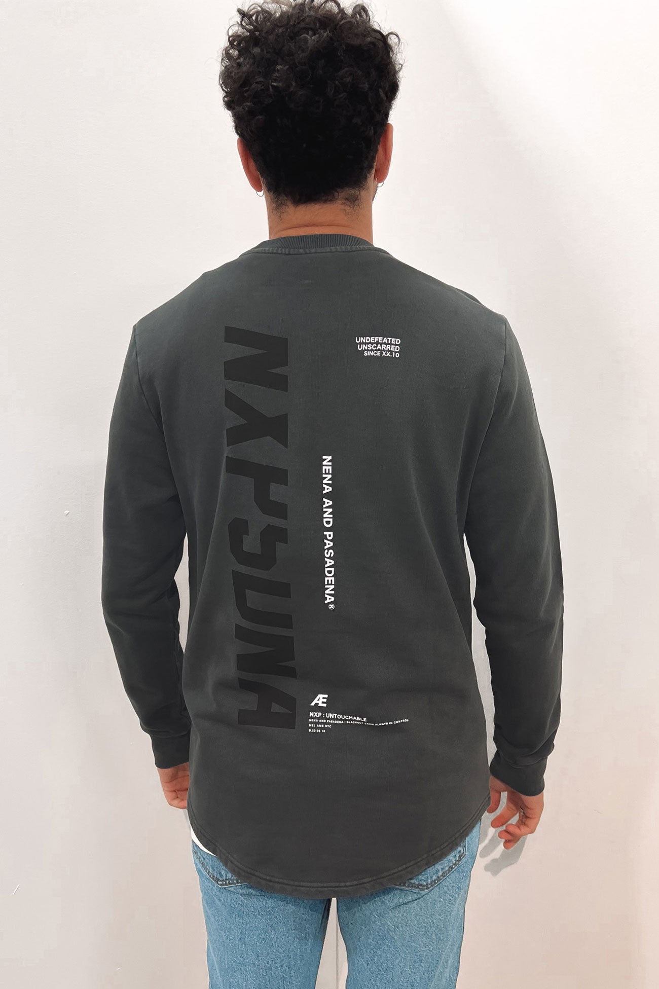 Linear Dual Curved Sweater Pigment Asphalt