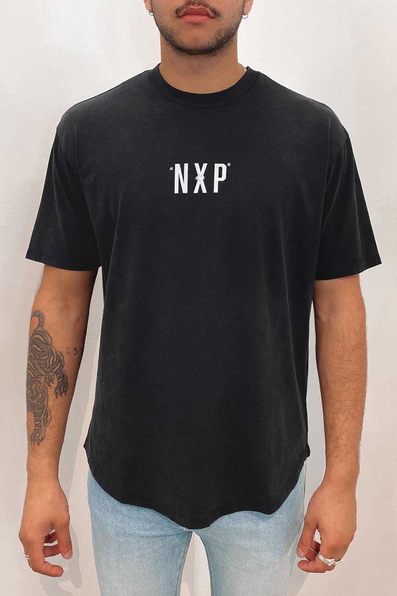 Notorious Box Fit Scoop Tee Mineral Black