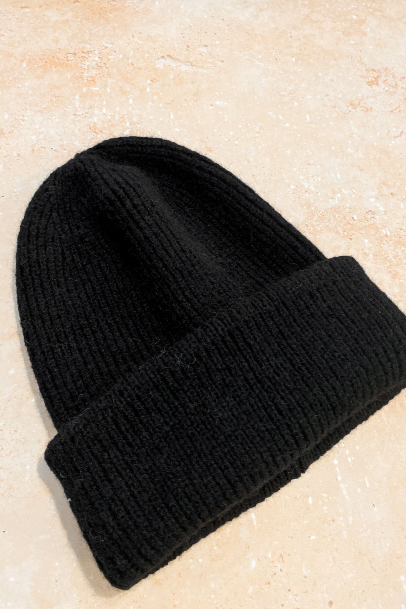 Scarlet Beanie Black