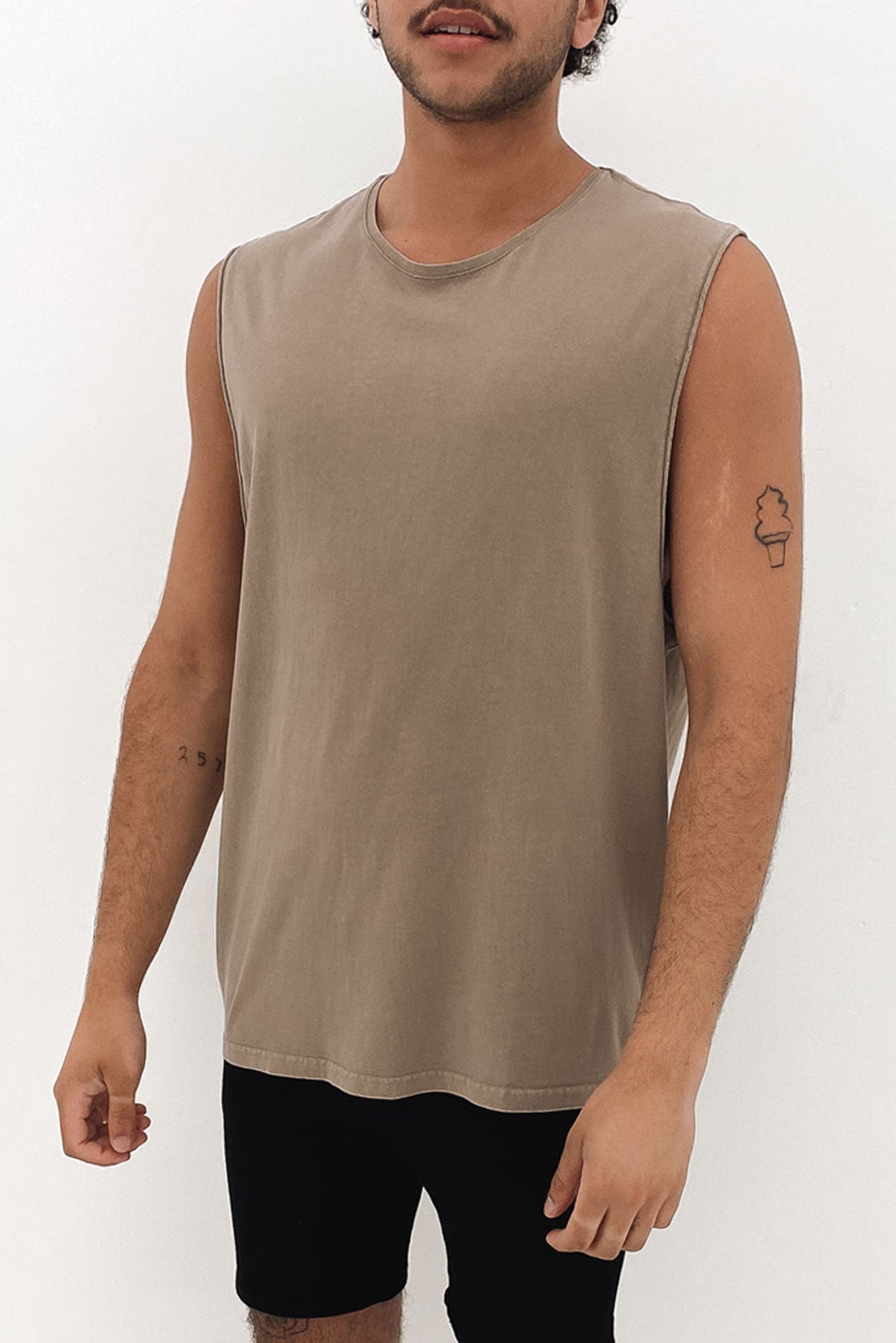 Standard Fit Muscle Brown