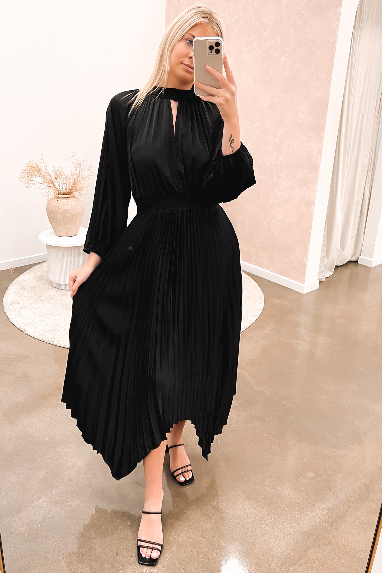 Stassie Midi Dress Black