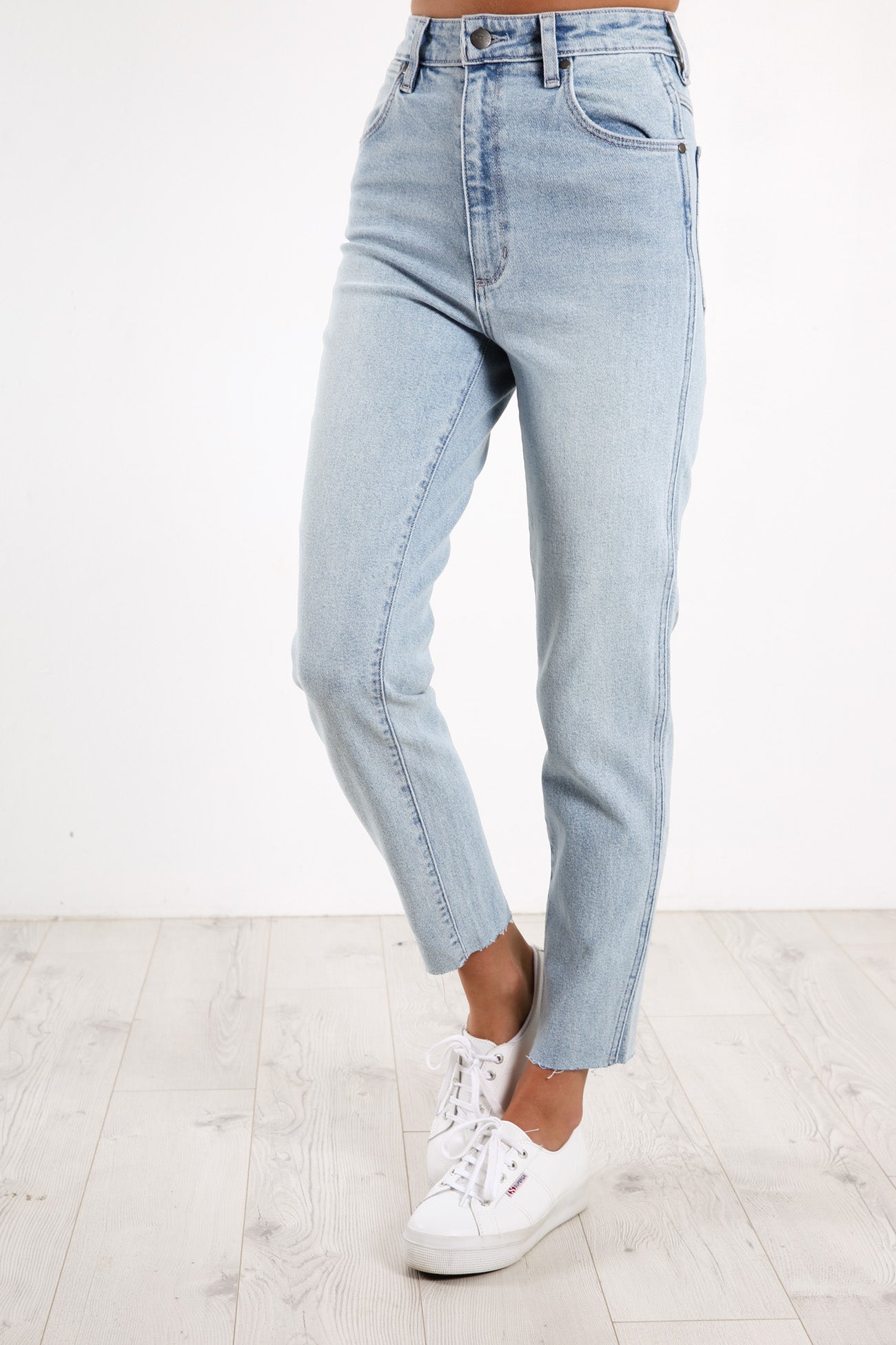 Tyler Cropped Jean Love Buzz