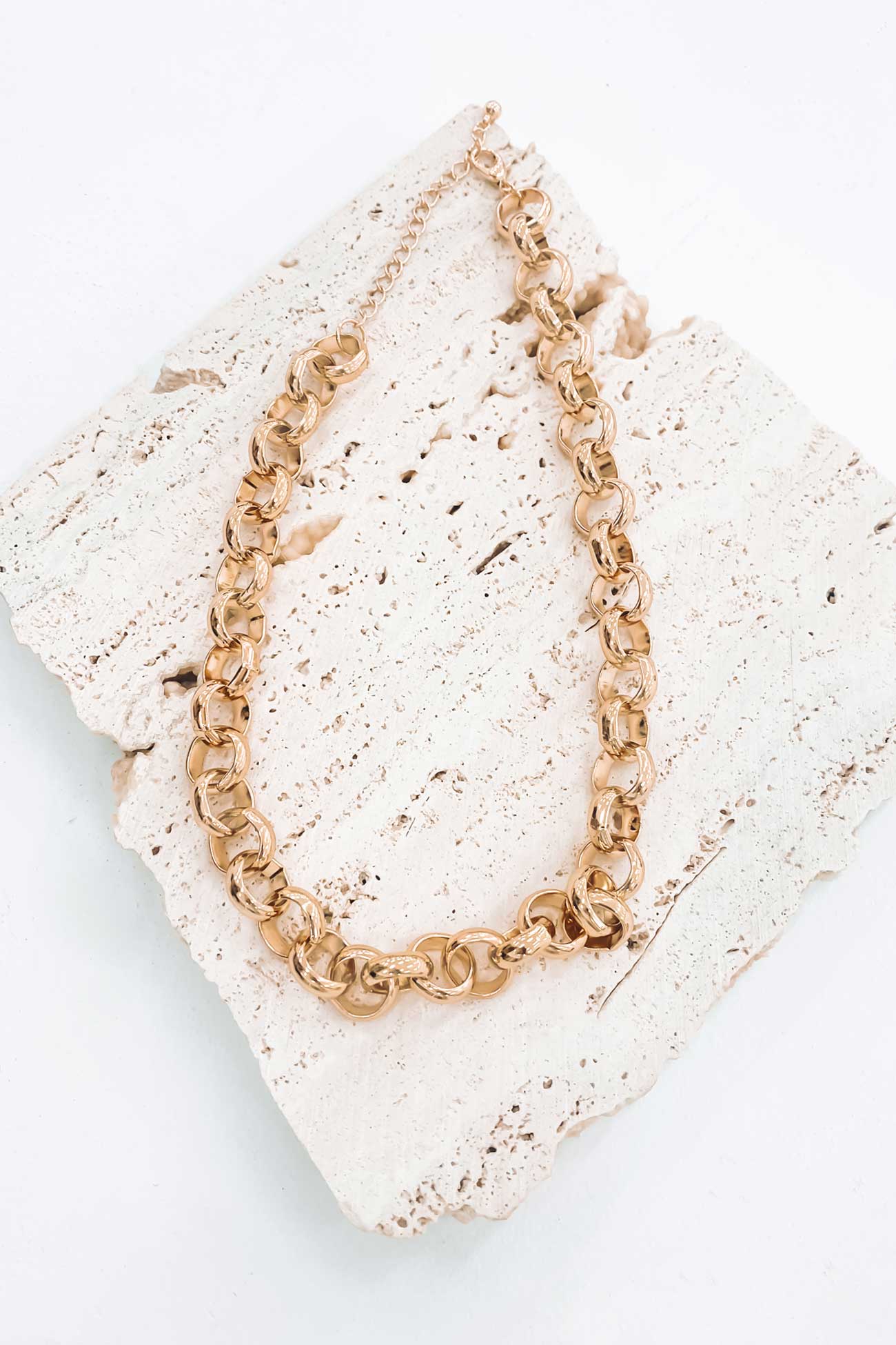 Nikki Circle Chain Link Necklace Gold