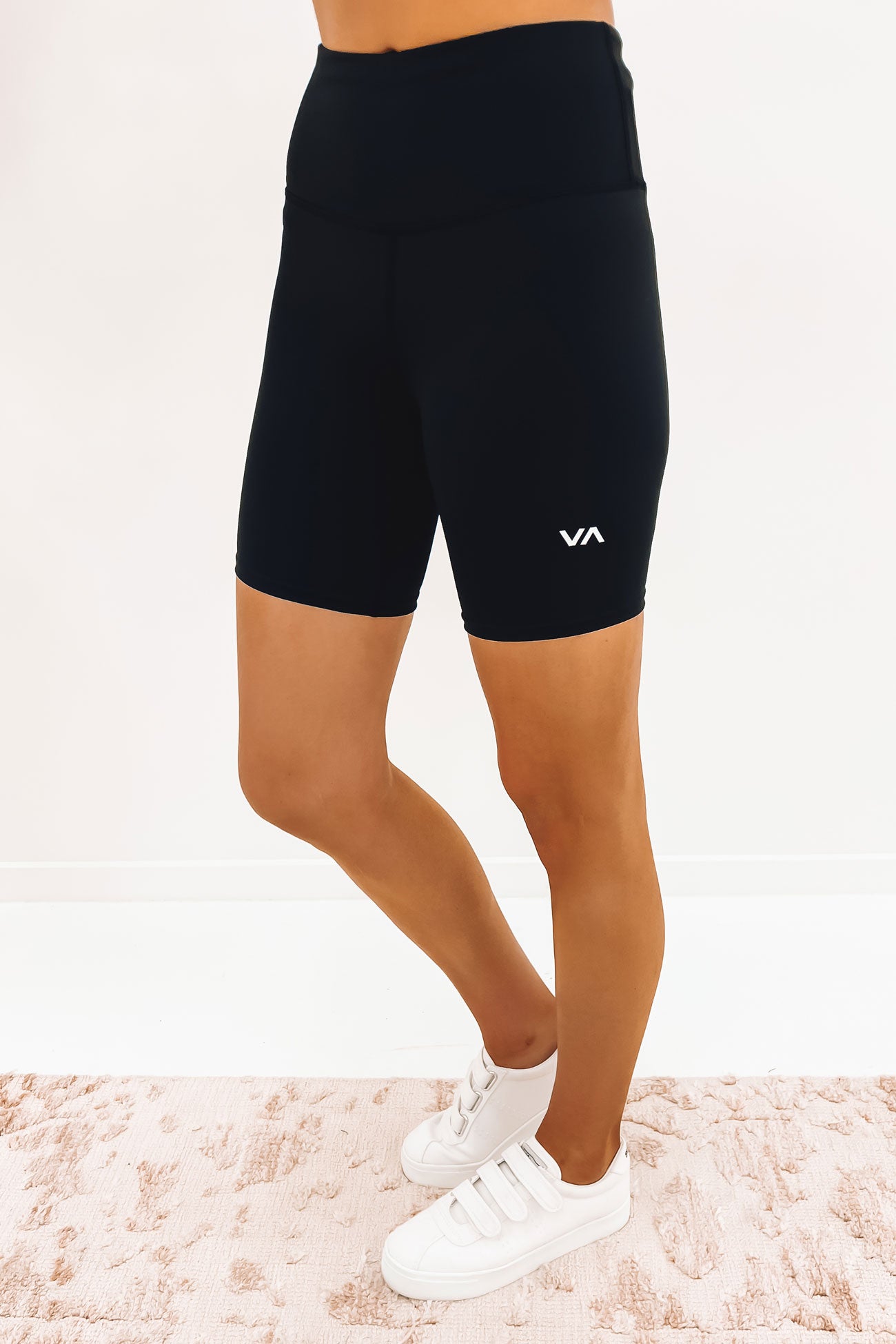 VA Essential Bike Shorts Black