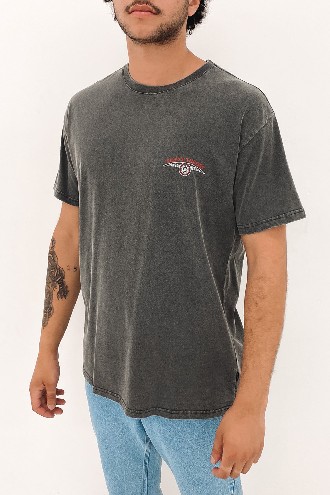 Wing It Tee Charcoal