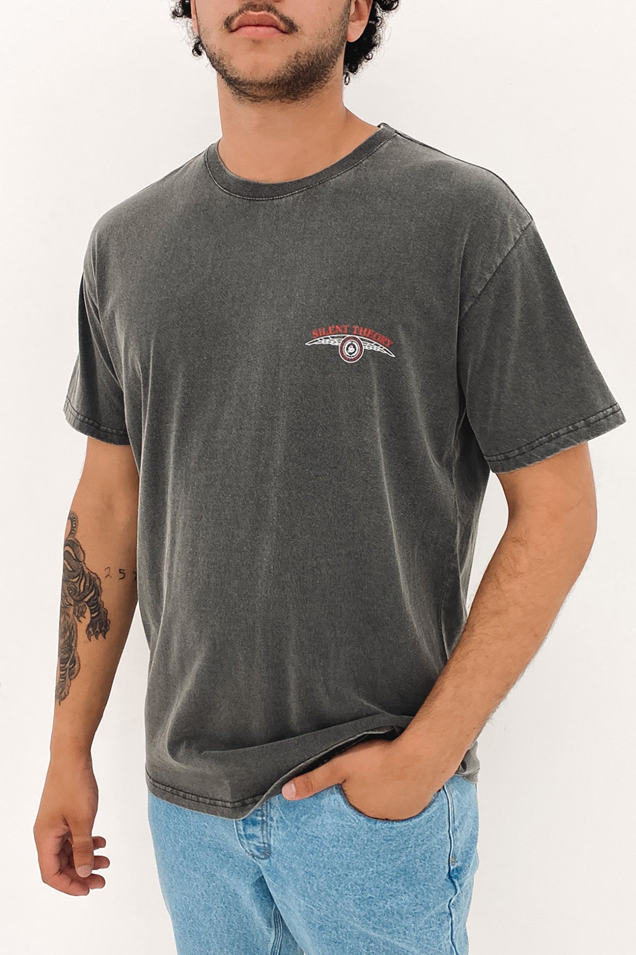 Wing It Tee Charcoal