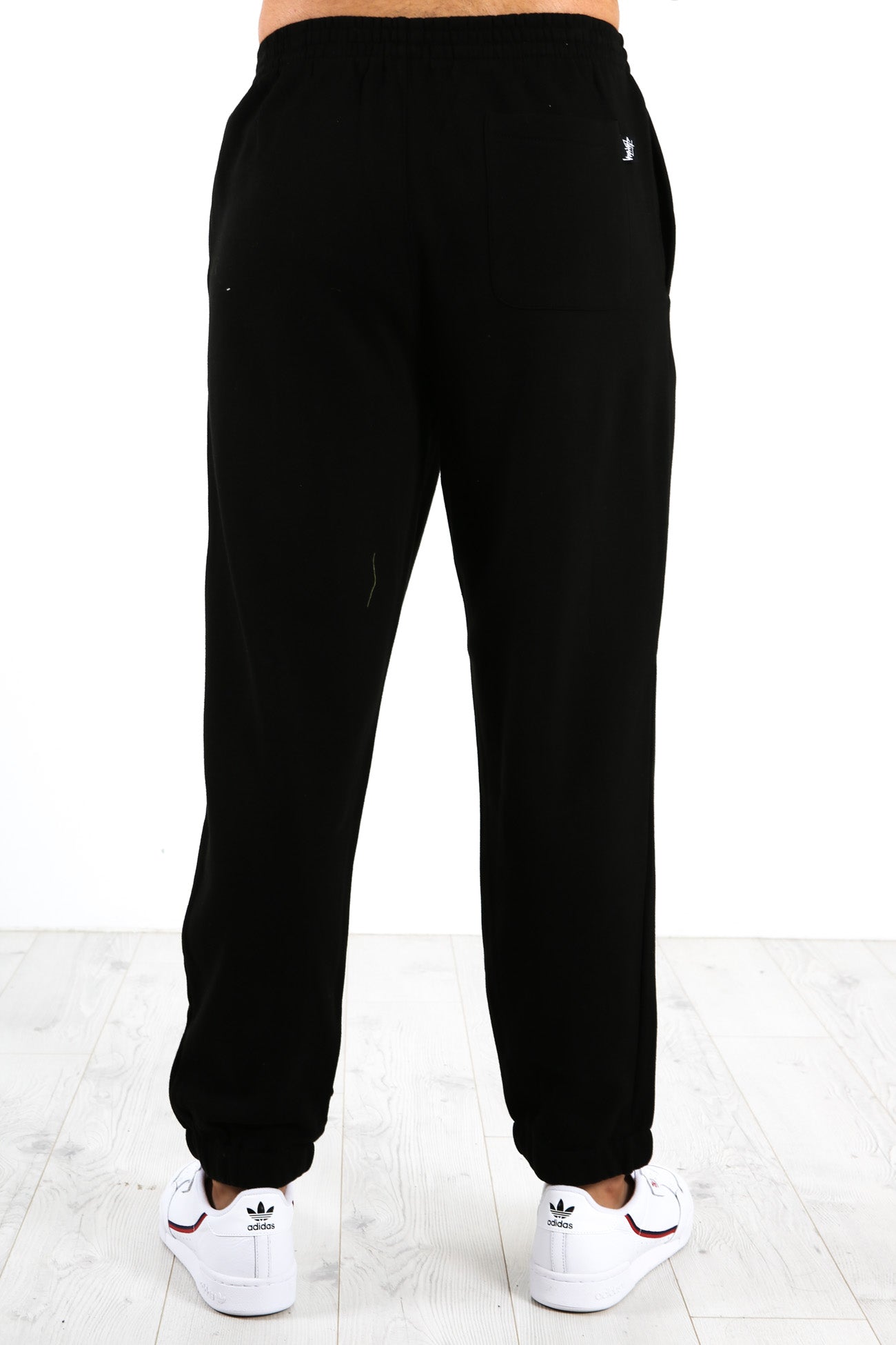 World Tour Trackpant Solid Black