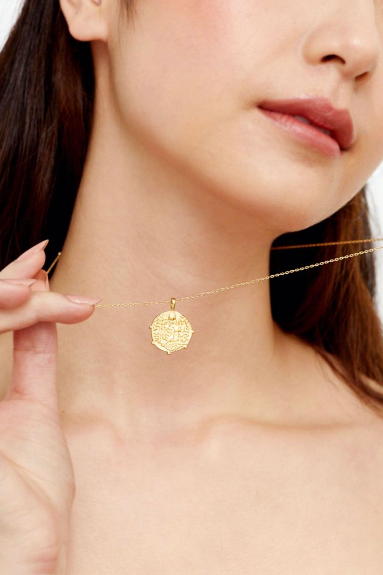 Hugo Coin Necklace Gold